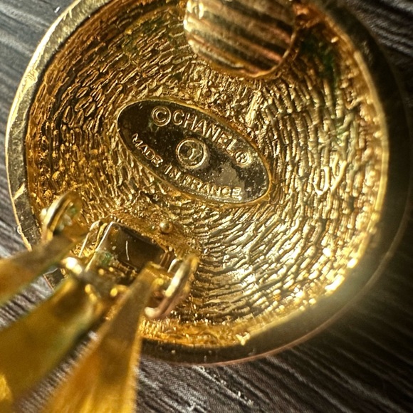 Vintage Authentic Chanel Clip-On Earrings - Picture 5 of 8